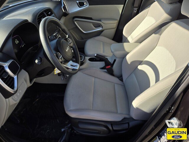 Used 2025 Kia Soul LX w/ LX Technology Package FWD image 11