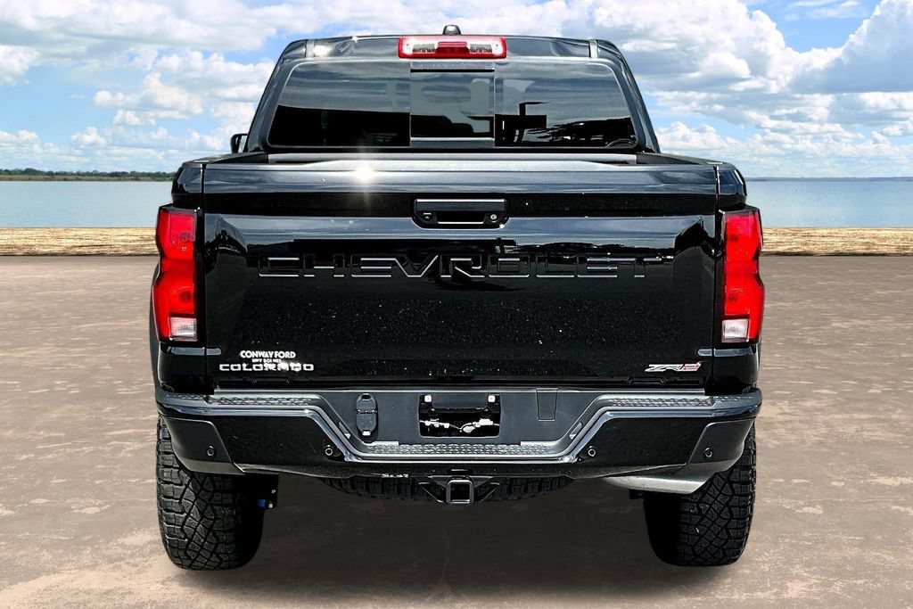 Used 2025 Chevrolet Colorado ZR2 w/ Technology Package AWD/4WD image 7