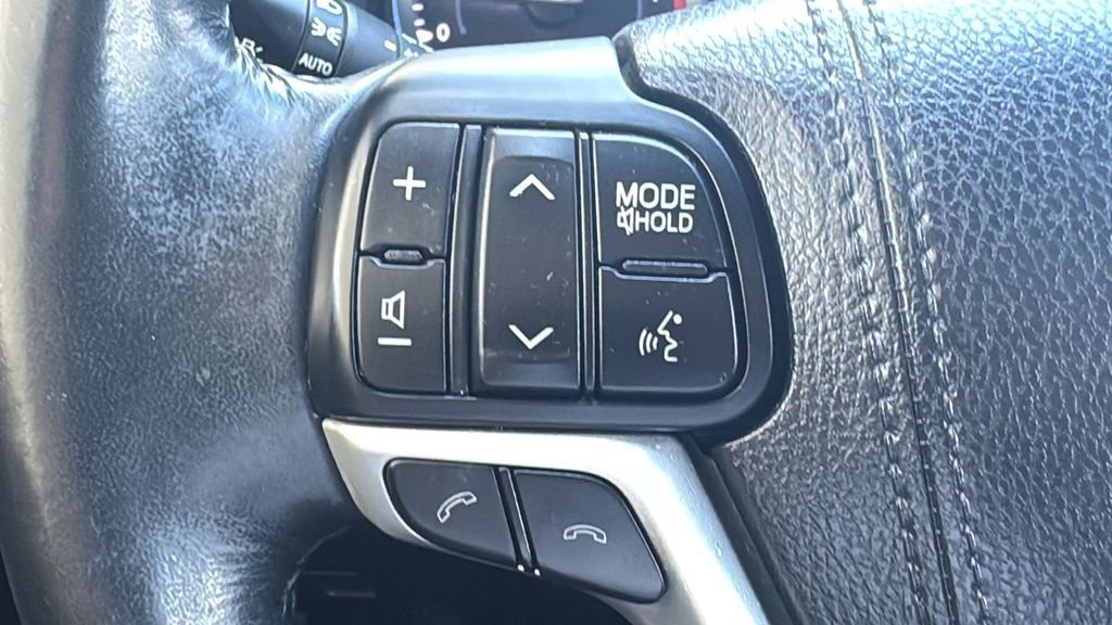 Used 2017 Toyota Highlander SE image 12