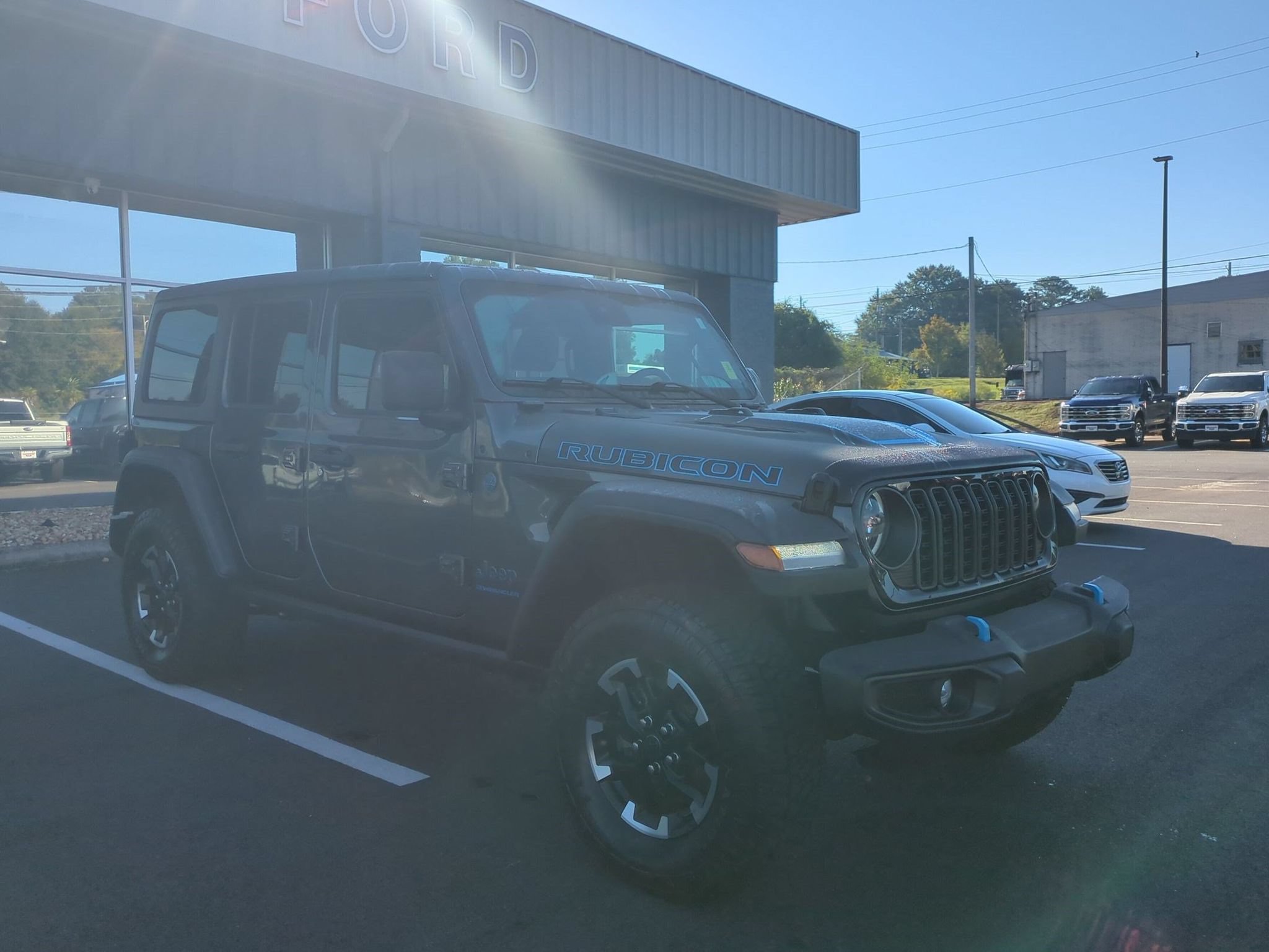 Used 2024 Jeep Wrangler Unlimited Rubicon 4xe AWD/4WD image 3