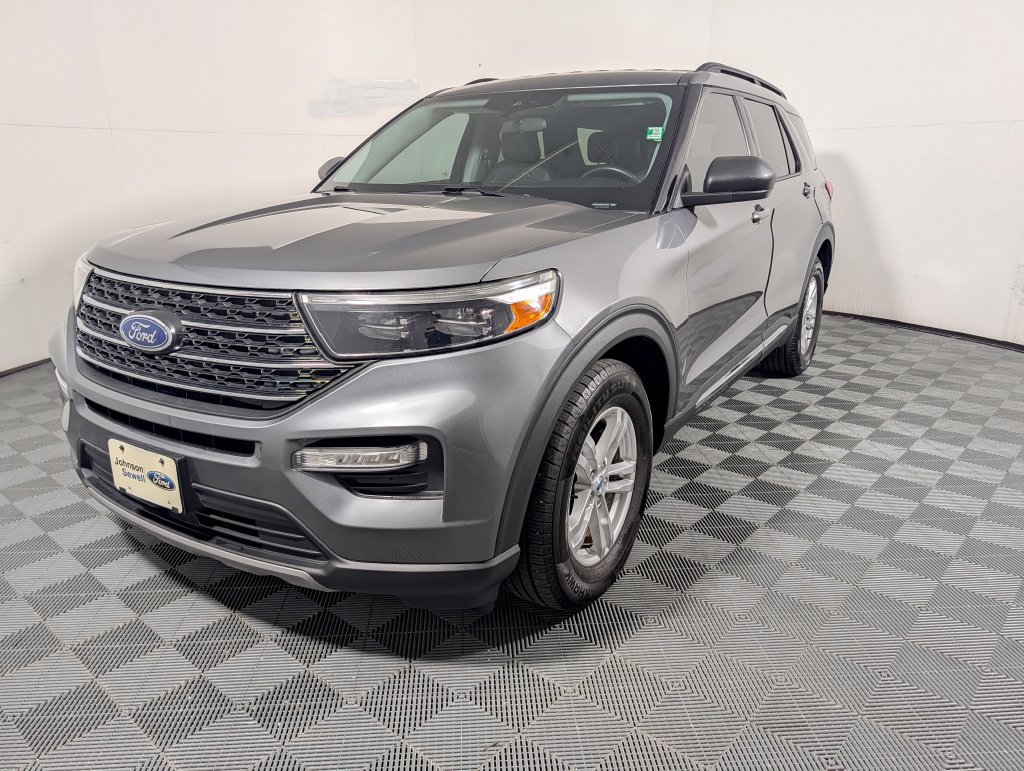 Certified 2023 Ford Explorer XLT w/ Equipment Group 202A RWD image 4