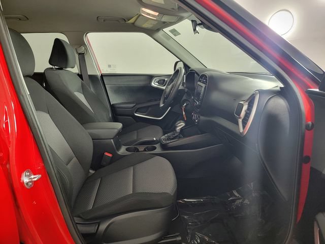Used 2025 Kia Soul LX w/ LX Technology Package FWD image 17