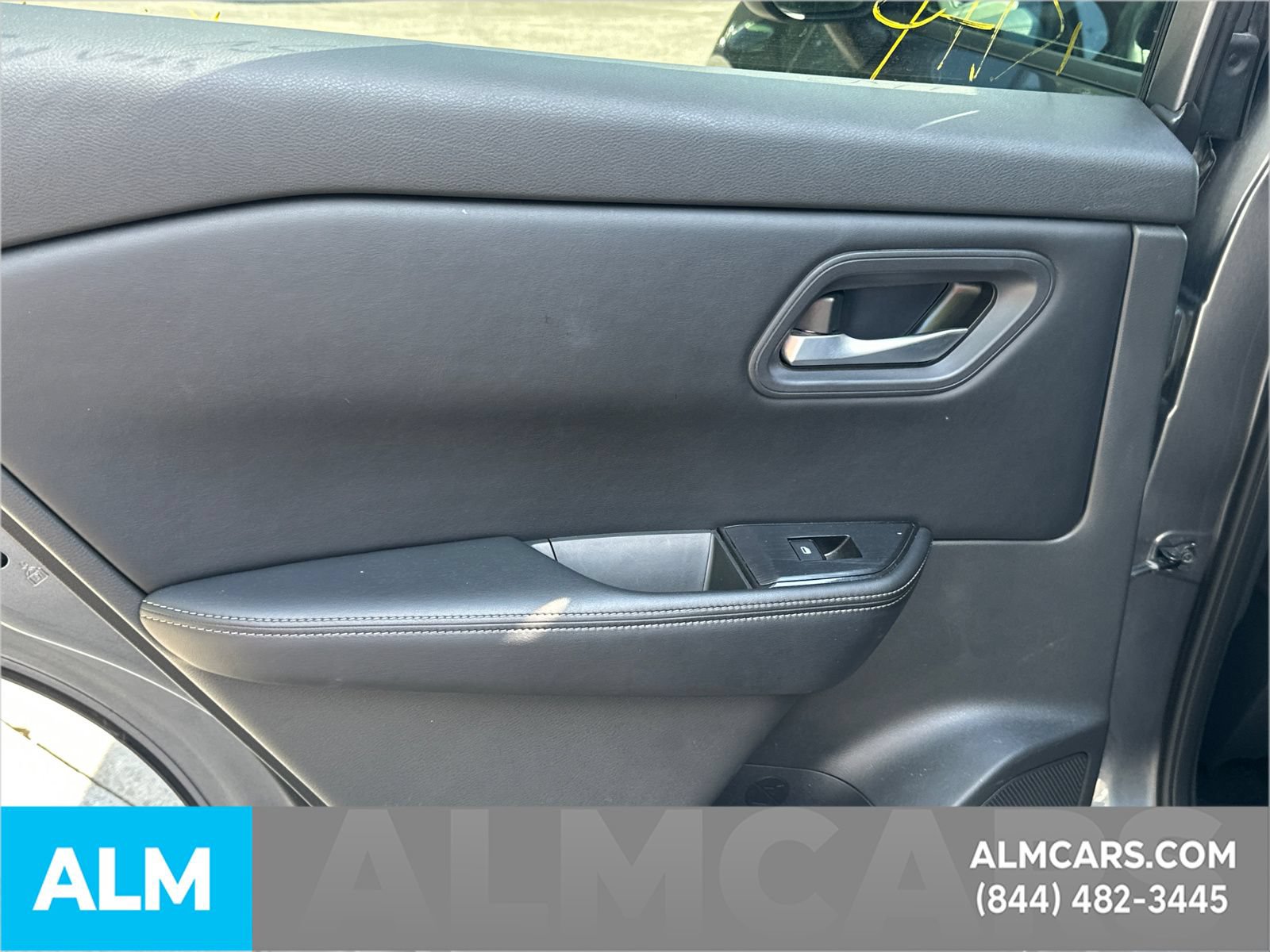 Used 2025 Nissan Rogue SV FWD image 14