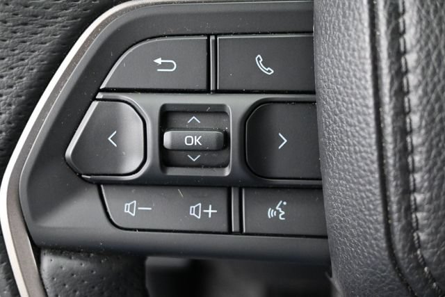 Used 2025 Toyota Tacoma TRD Sport AWD/4WD image 17