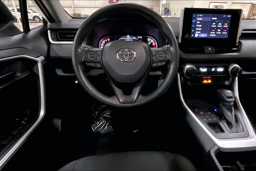Used 2025 Toyota RAV4 LE AWD/4WD image 5