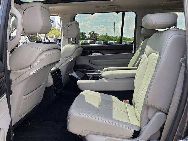 Used 2022 Jeep Grand Wagoneer Series I AWD/4WD image 6