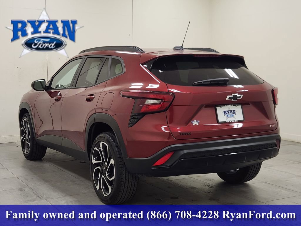 Used 2025 Chevrolet Trax RS w/ Driver Confidence Package image 2