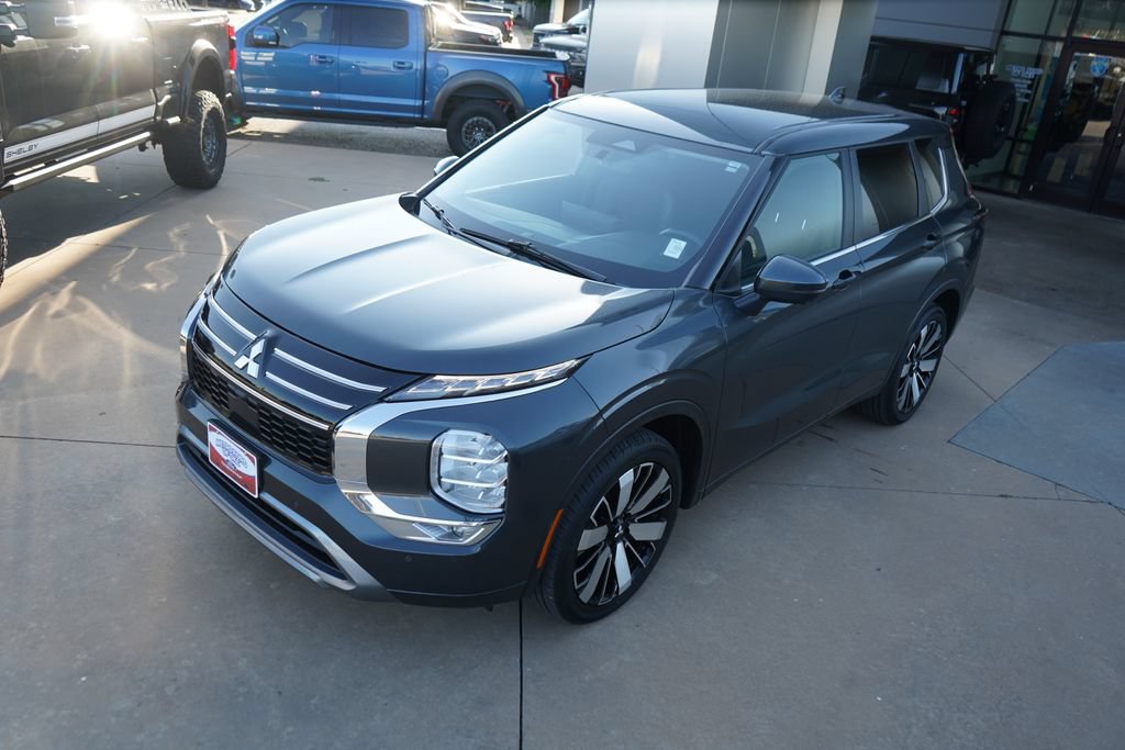 Used 2025 Mitsubishi Outlander SE FWD image 14