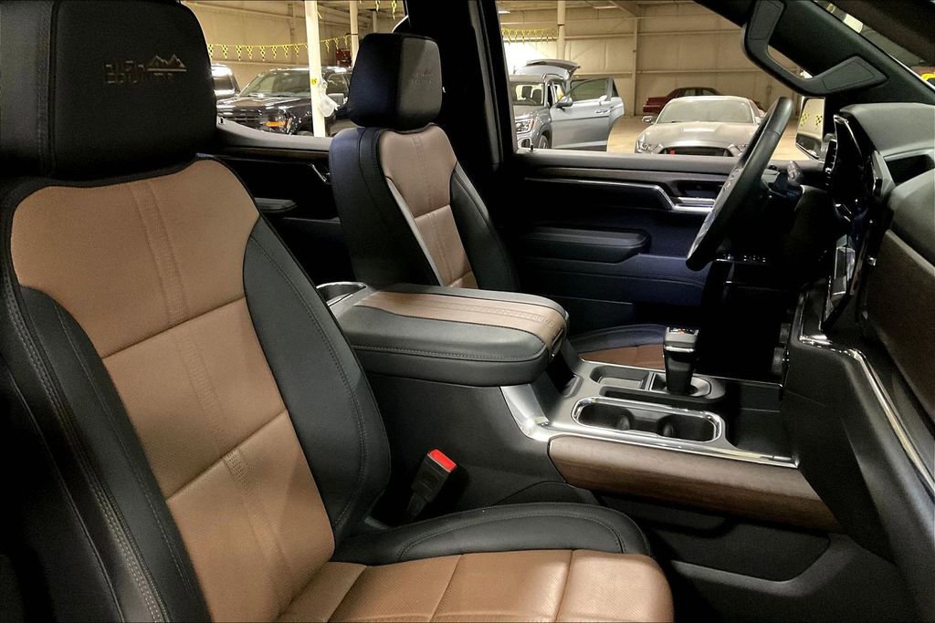 Used 2024 Chevrolet Silverado 1500 High Country w/ High Country Premium Package image 9