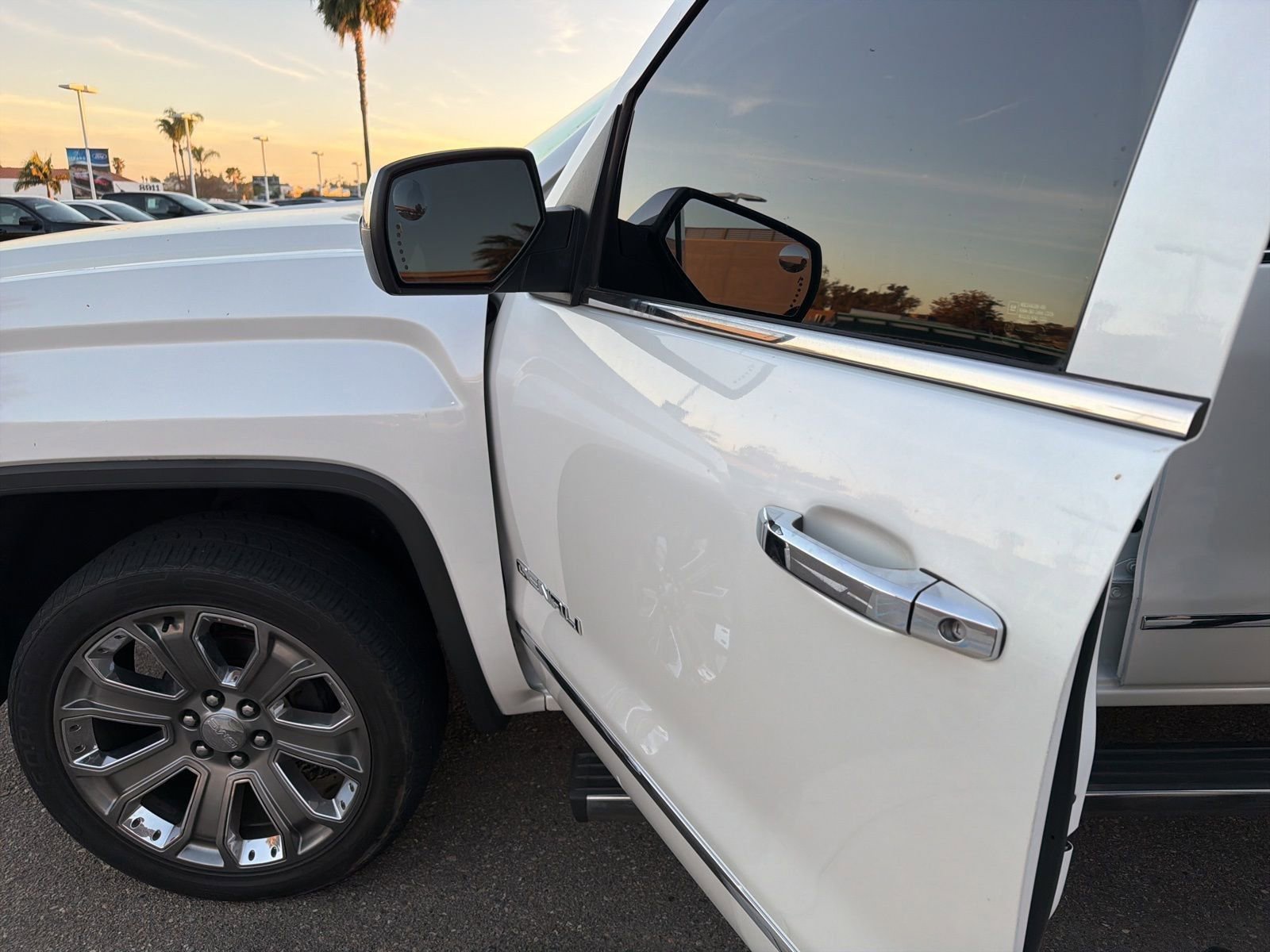 Used 2017 GMC Sierra 1500 Denali w/ Denali Ultimate Package image 8