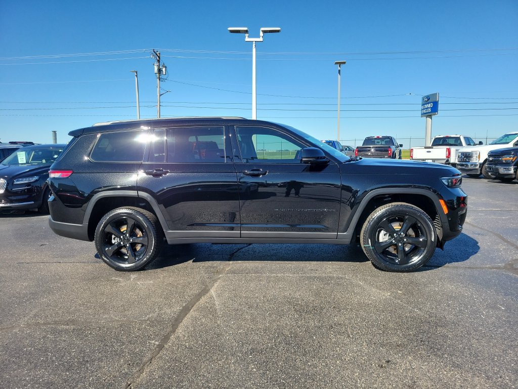 Used 2023 Jeep Grand Cherokee L Limited w/ Luxury Tech Group II AWD/4WD image 3