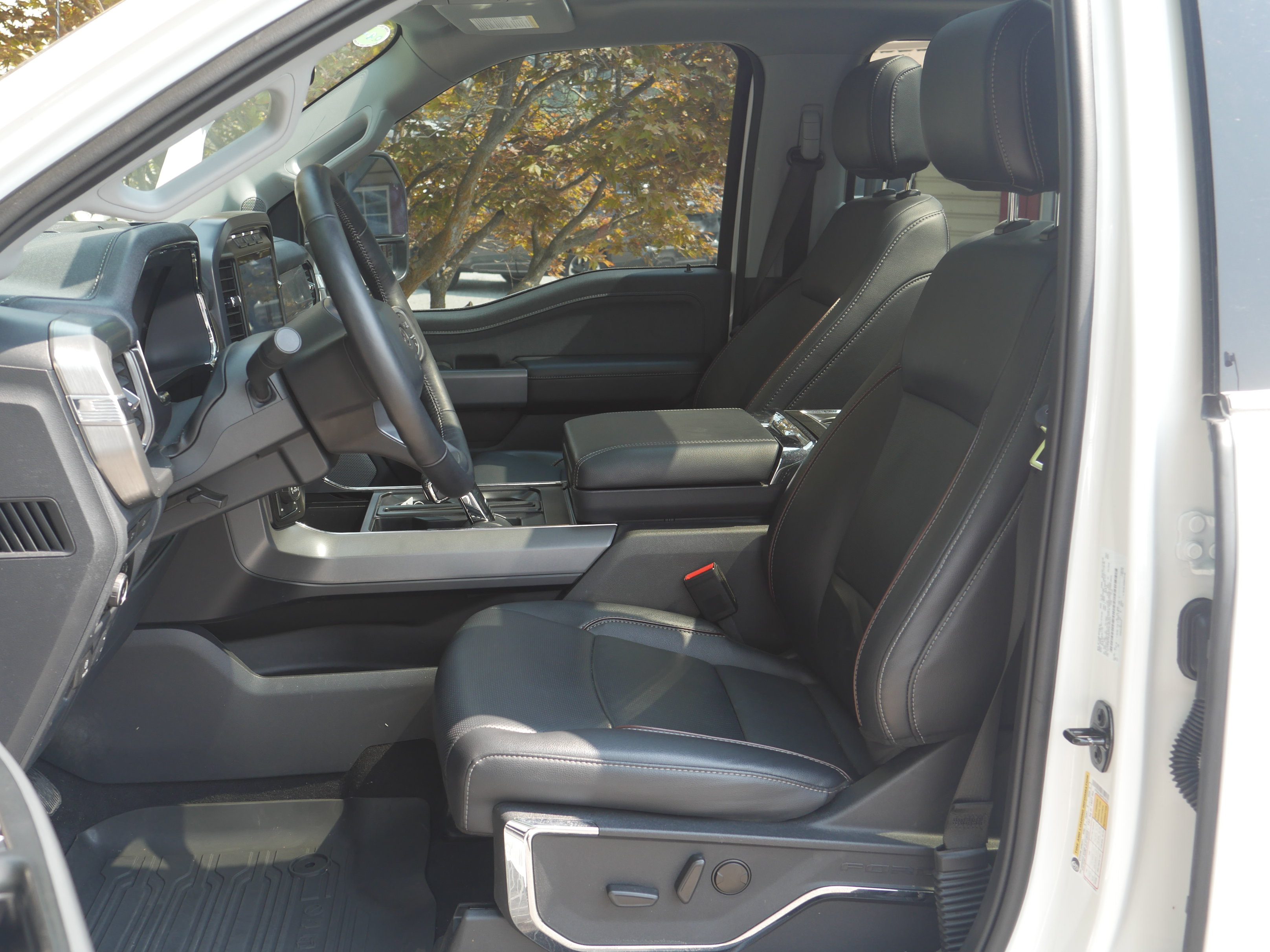 Certified 2023 Ford F150 Lariat w/ Max Trailer Tow Package AWD/4WD image 3