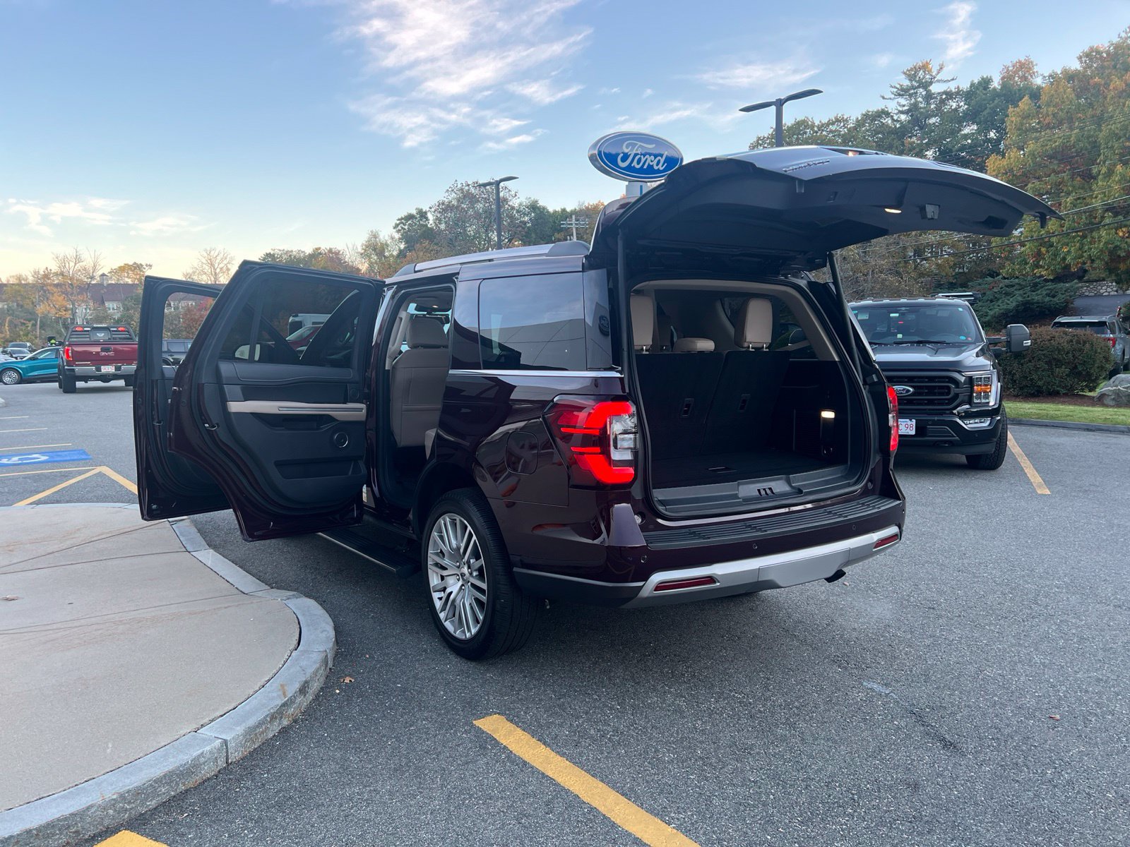 Certified 2024 Ford Expedition Limited AWD/4WD image 10