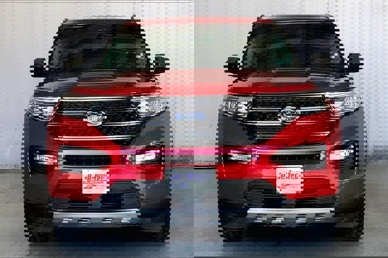 Certified 2022 Ford Explorer XLT w/ Equipment Group 202A image 2