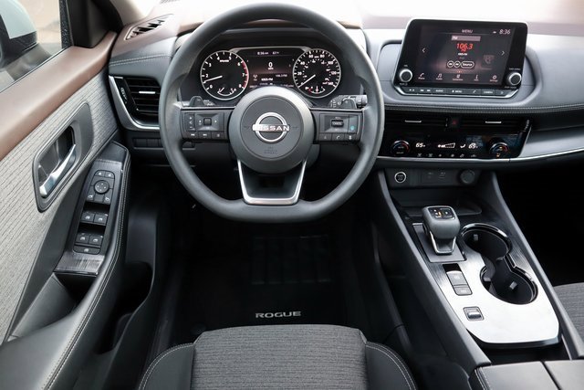 Used 2023 Nissan Rogue SV image 4