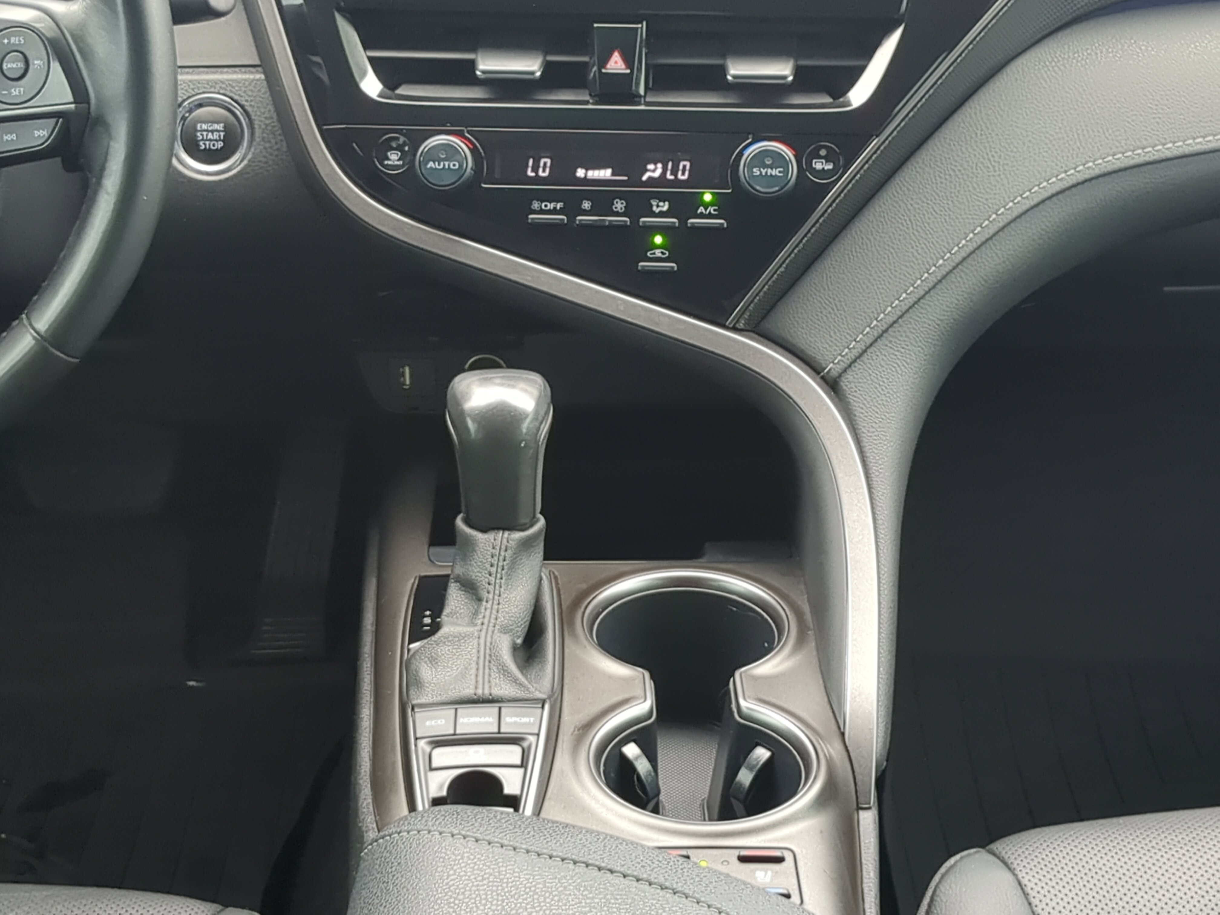 Used 2021 Toyota Camry XSE w/ Navigation Package FWD image 16
