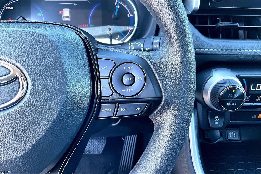 Used 2025 Toyota RAV4 XLE AWD/4WD image 19