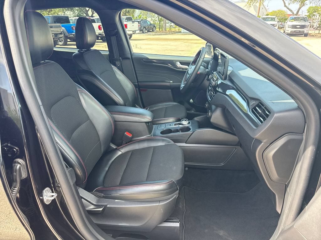 Certified 2025 Ford Escape ST-Line FWD image 25