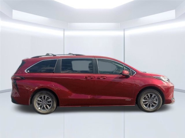 Used 2021 Toyota Sienna LE FWD image 11