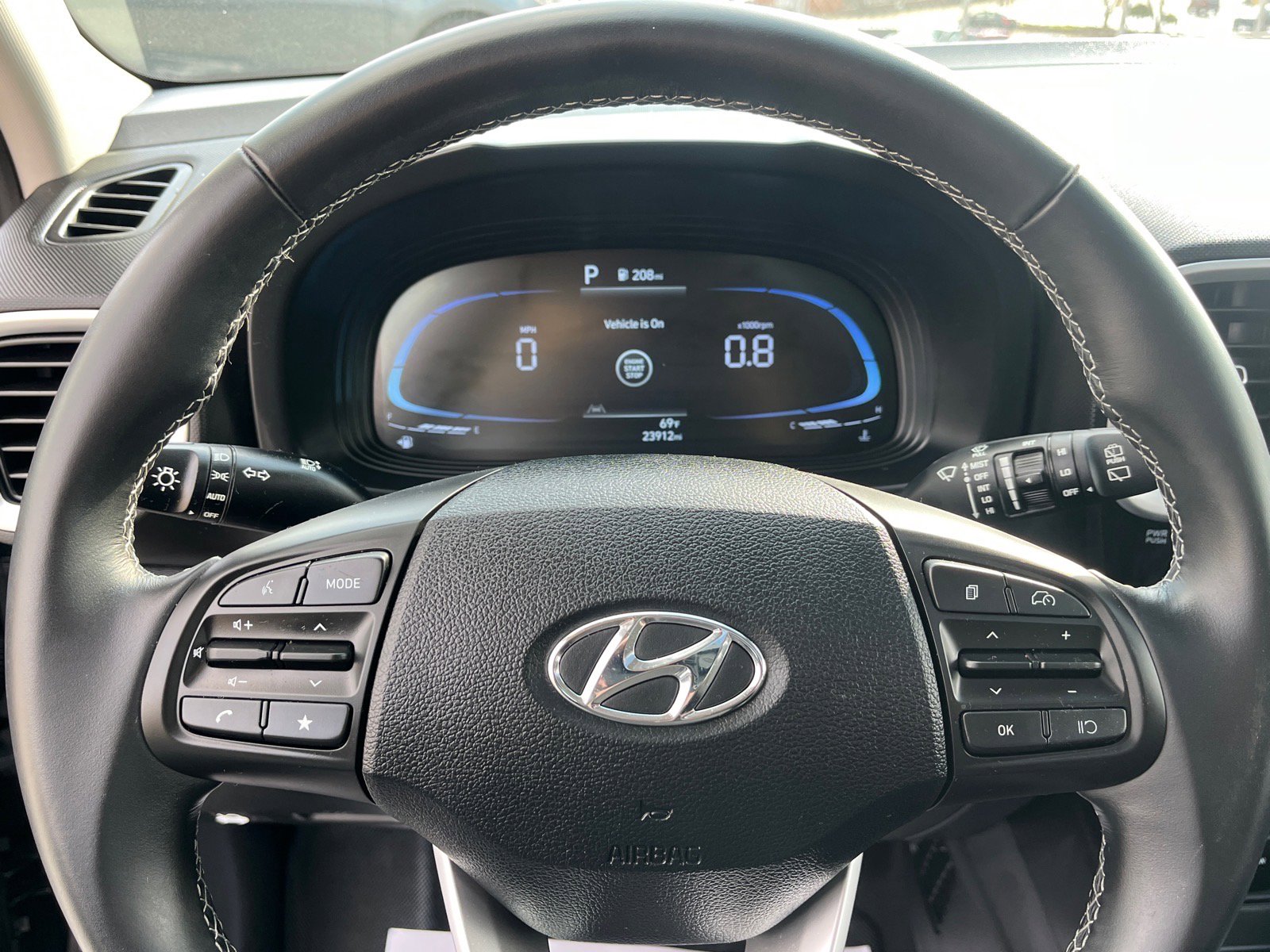 Used 2025 Hyundai Venue SEL FWD image 15