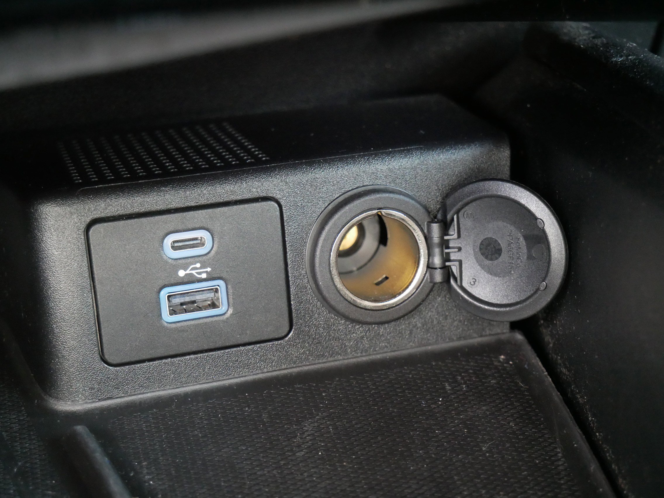 Certified 2022 Ford Escape SEL w/ SEL Stealth AWD Package image 32