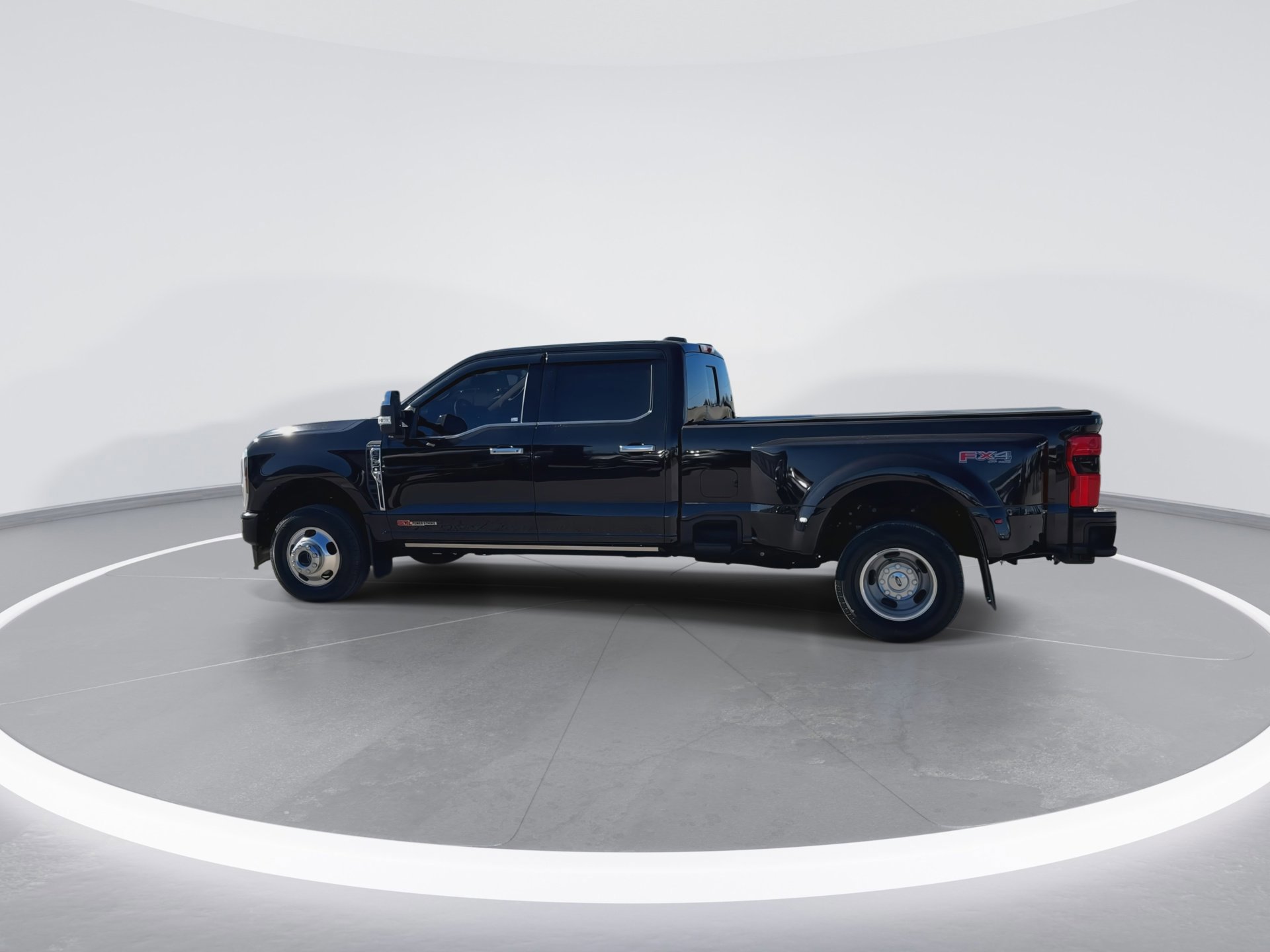 Certified 2025 Ford F350 Platinum w/ Platinum Plus Package image 9