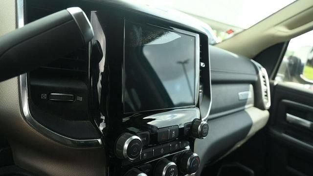 Used 2019 RAM 2500 Laramie AWD/4WD image 16