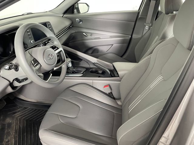 Used 2023 Hyundai Elantra SEL w/ Cargo Package FWD image 2