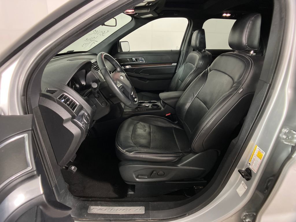 Certified 2019 Ford Explorer Limited w/ Class III Trailer Tow Package image 30