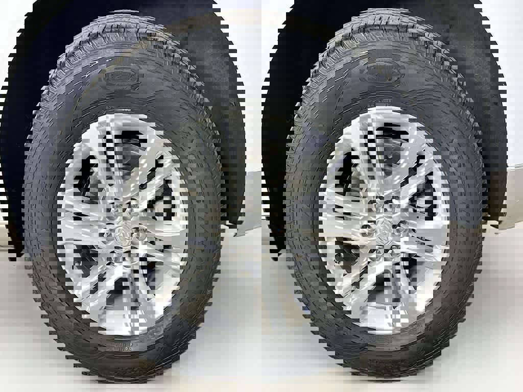 Used 2021 Buick Enclave Essence image 11