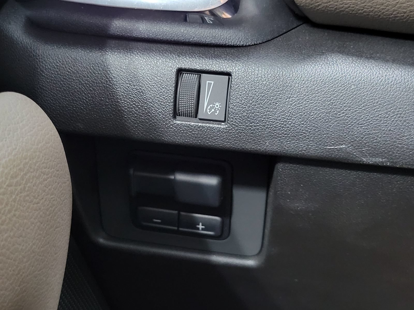 Used 2025 GMC Canyon Denali AWD/4WD image 15