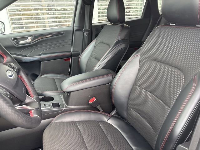 Certified 2024 Ford Escape ST-Line Select w/ Tech Pack #2 image 6