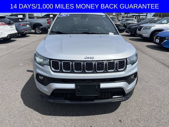 Used 2024 Jeep Compass Latitude AWD/4WD image 2