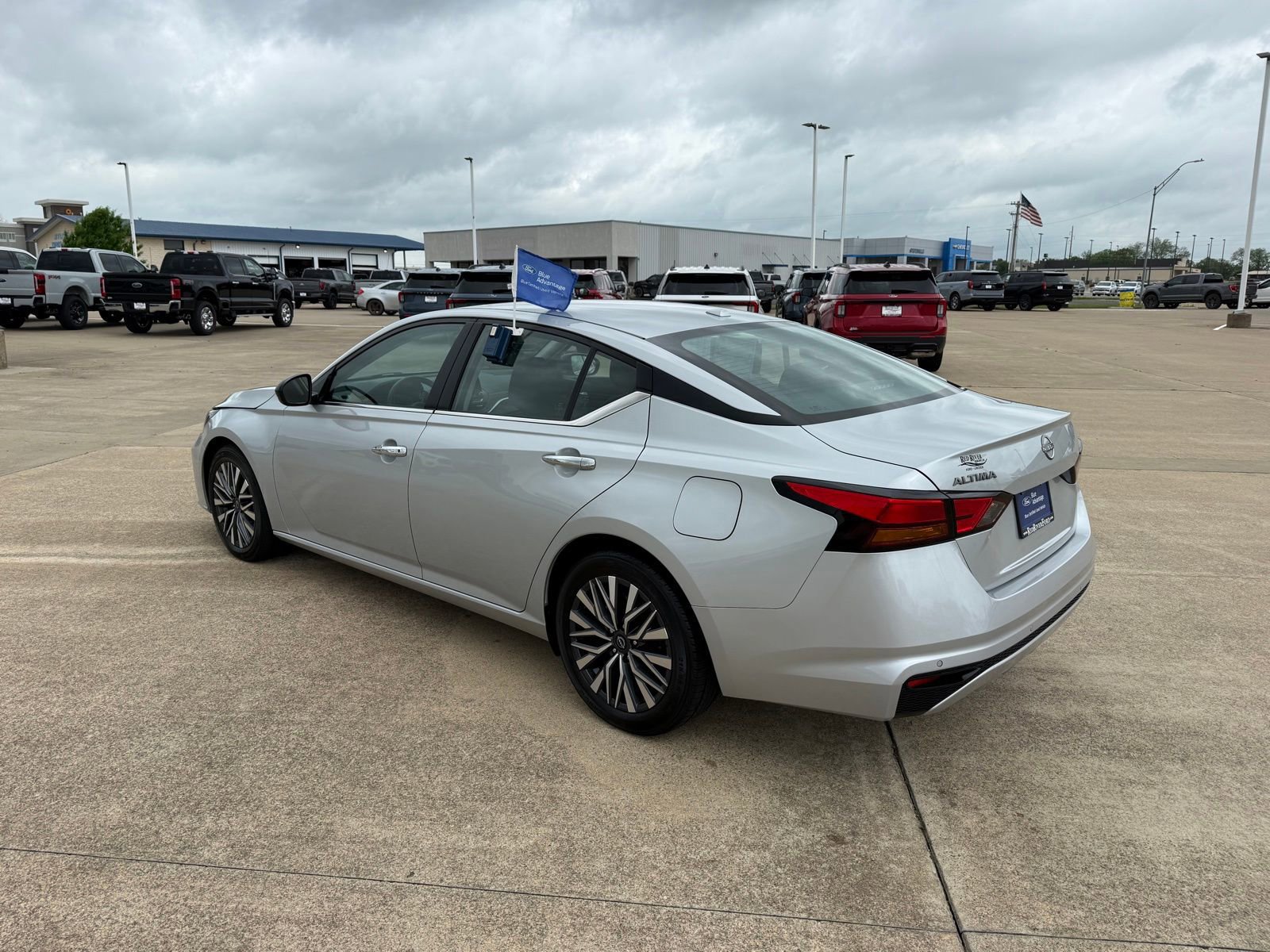 Used 2025 Nissan Altima 2.5 SV FWD image 3