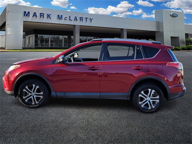 Used 2018 Toyota RAV4 LE image 2