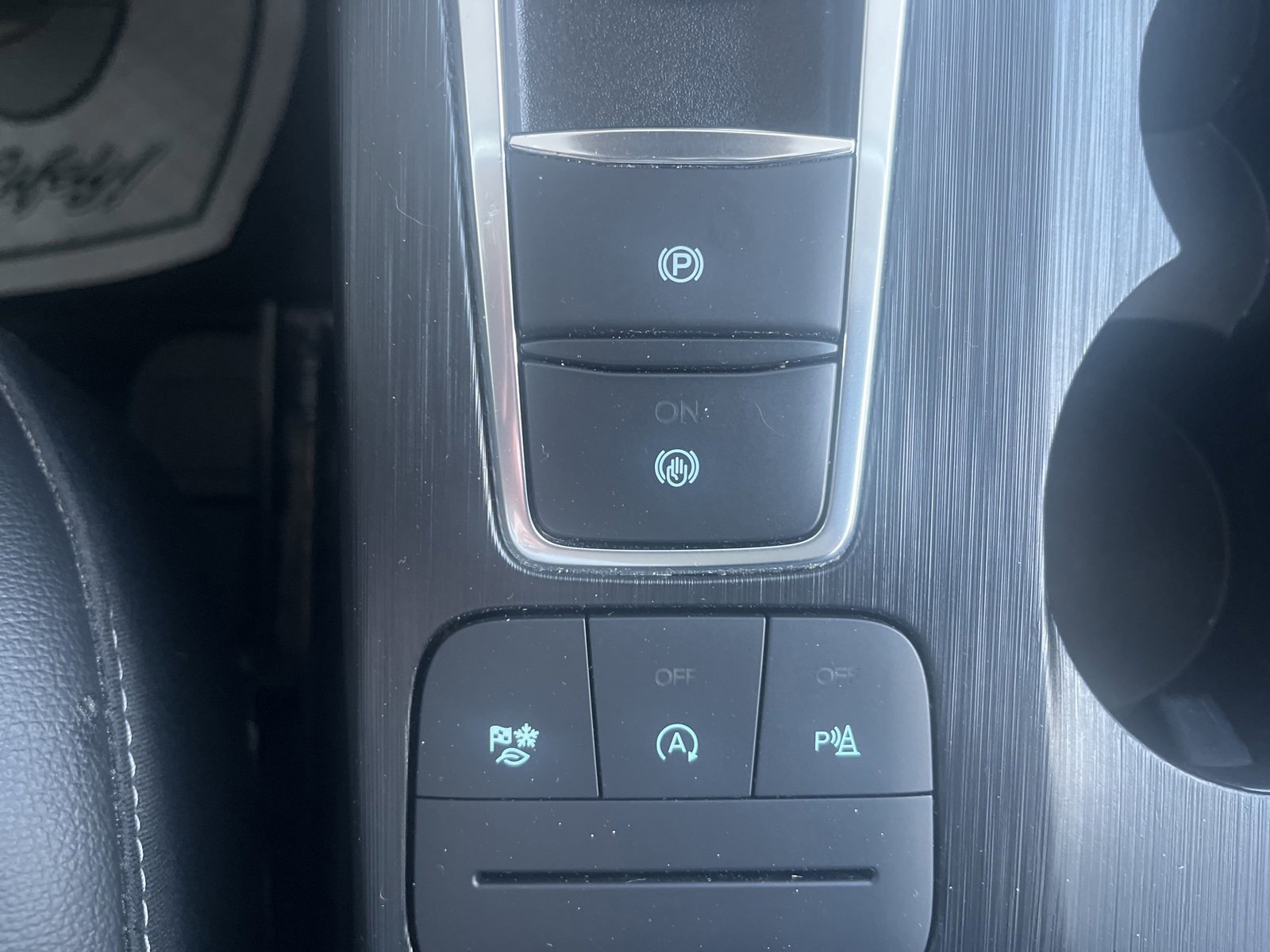 Certified 2022 Ford Escape Titanium w/ Class II Trailer Tow Package image 28