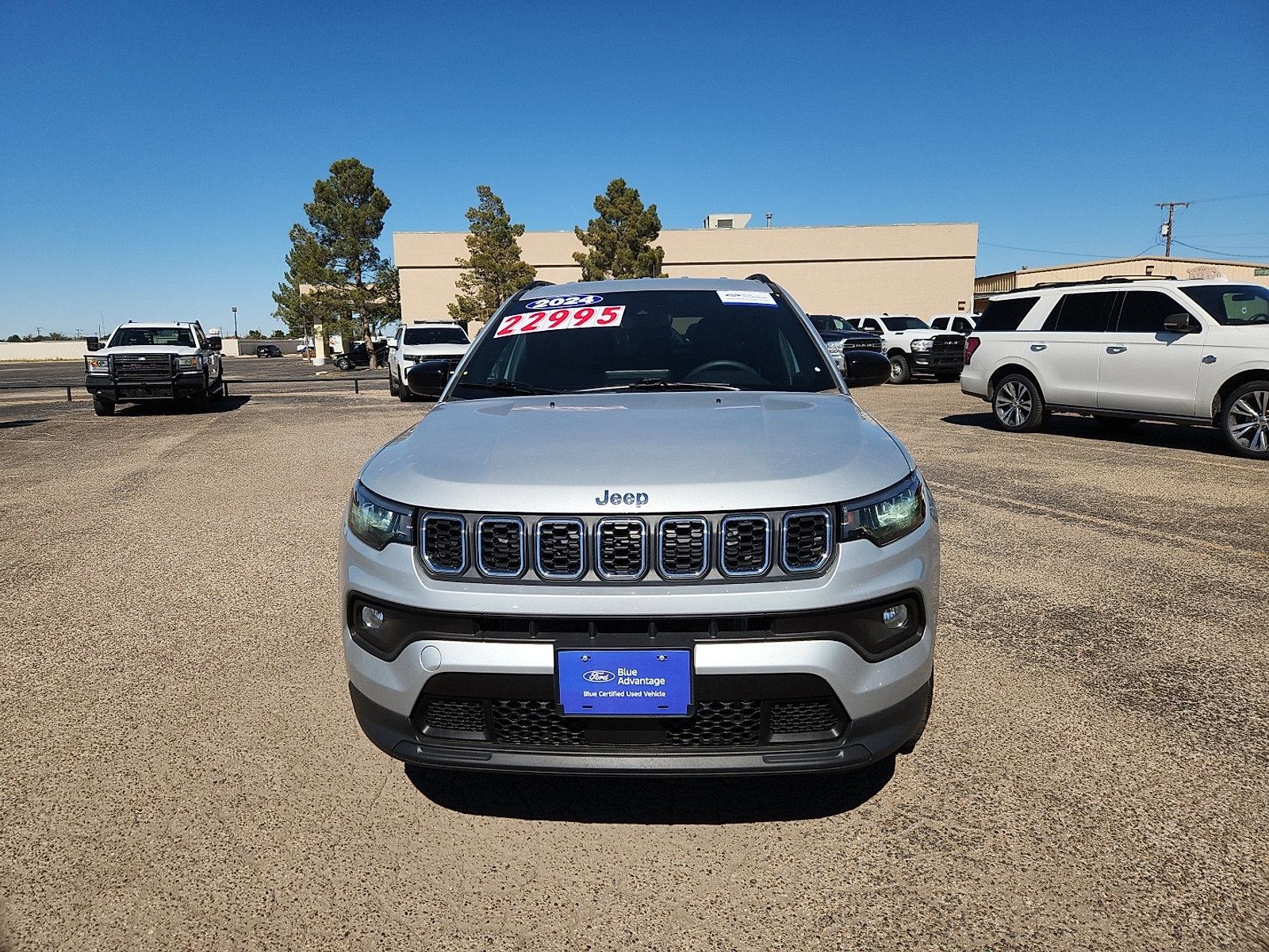 Used 2024 Jeep Compass Latitude image 8