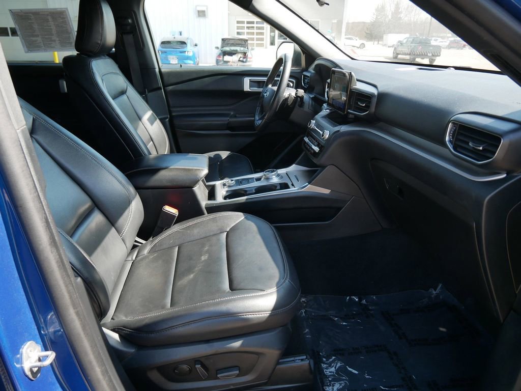 Certified 2020 Ford Explorer XLT w/ Equipment Group 202A image 13