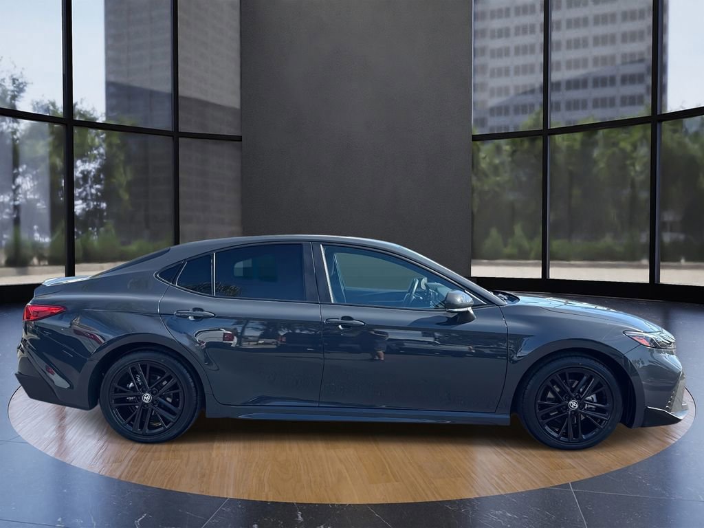 Used 2025 Toyota Camry SE w/ Convenience Package image 2