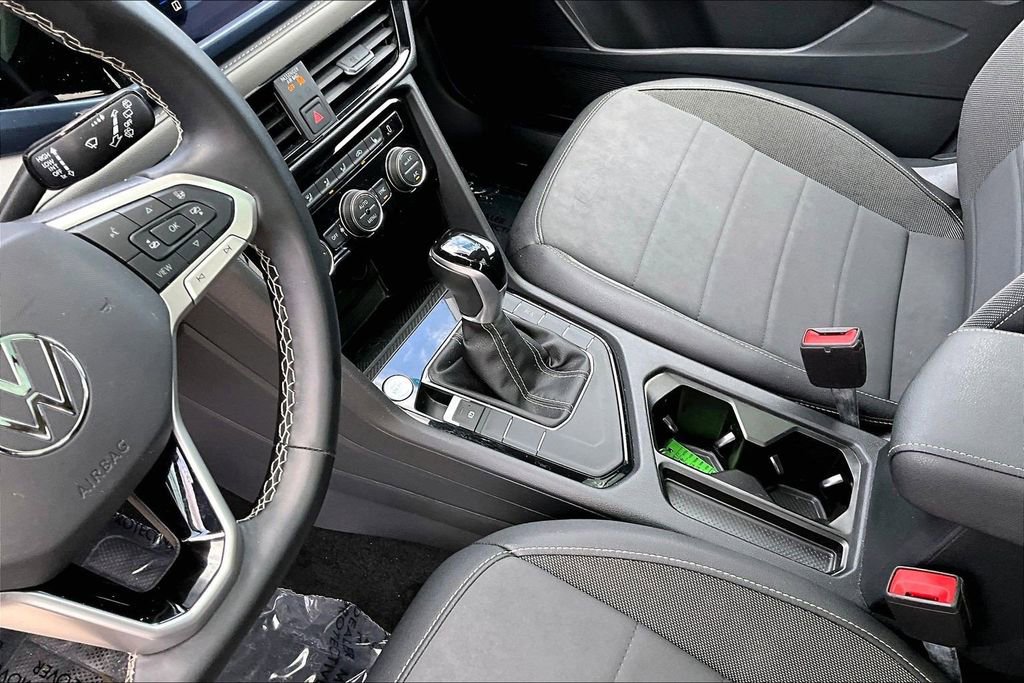 Used 2024 Volkswagen Taos SE FWD image 16