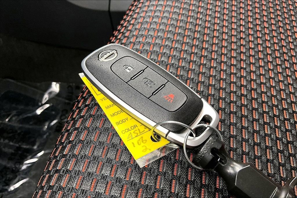 Used 2025 Nissan Kicks SR FWD image 13