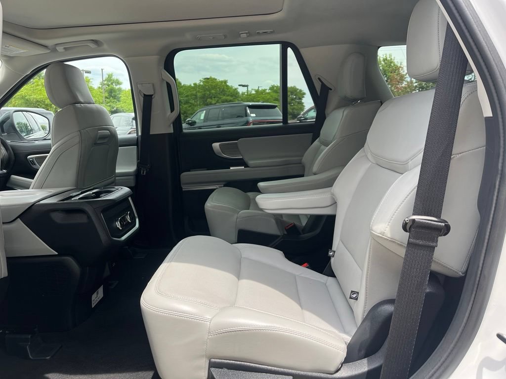 Certified 2025 Ford Expedition Platinum AWD/4WD image 12