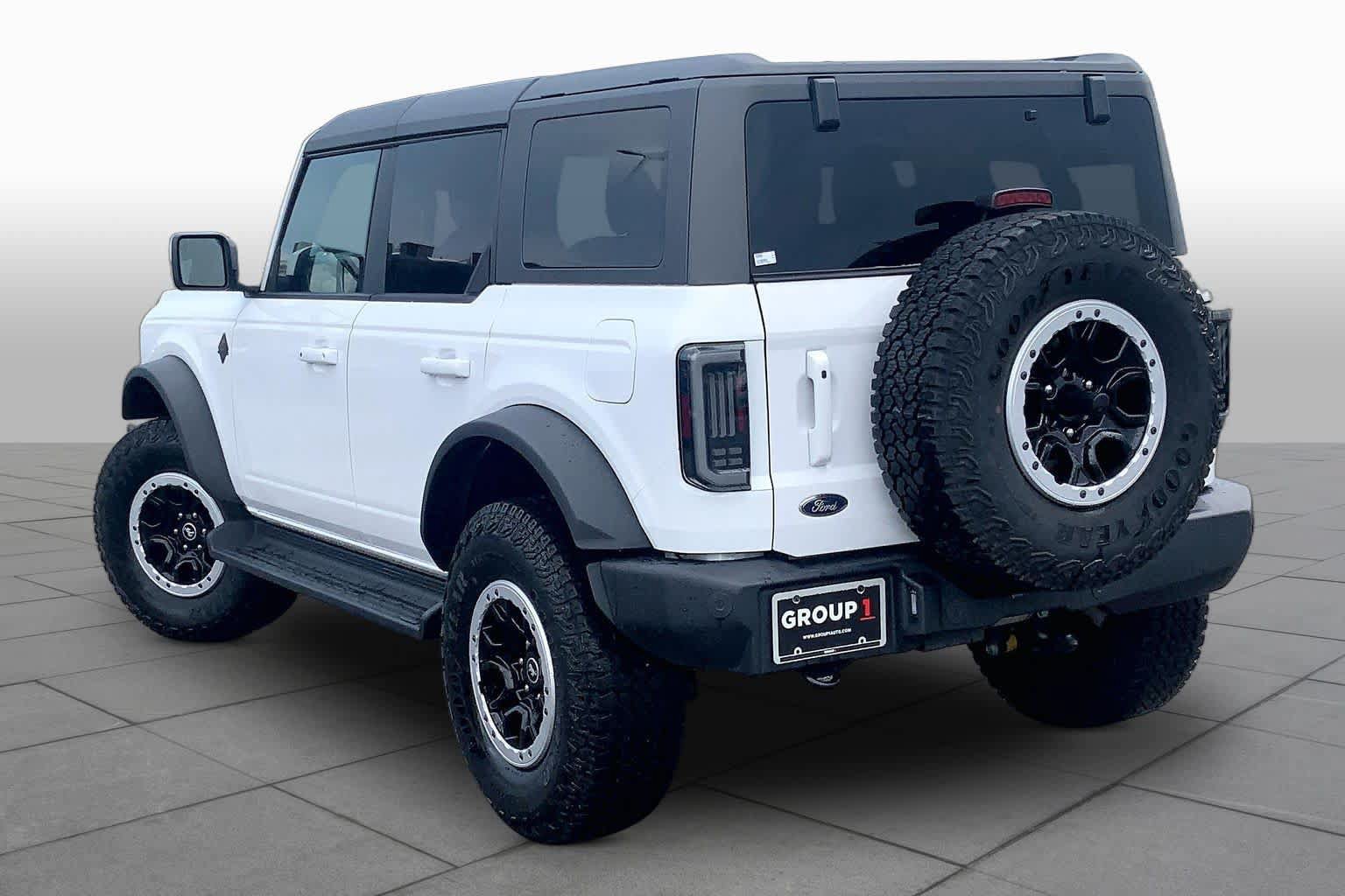 Certified 2025 Ford Bronco Outer Banks w/ Sasquatch Package AWD/4WD image 12