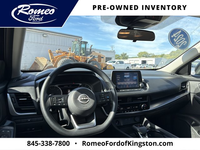 Used 2024 Nissan Rogue SV AWD/4WD image 14
