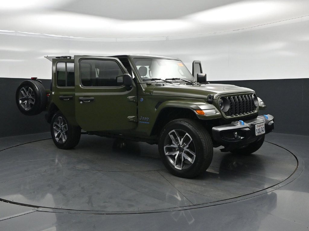 Used 2024 Jeep Wrangler Unlimited w/ Convenience Group AWD/4WD image 27
