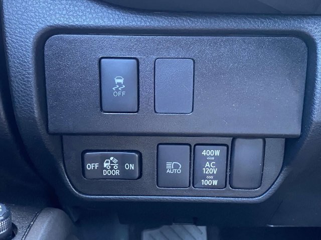 Used 2021 Toyota Tacoma TRD Off-Road AWD/4WD image 19