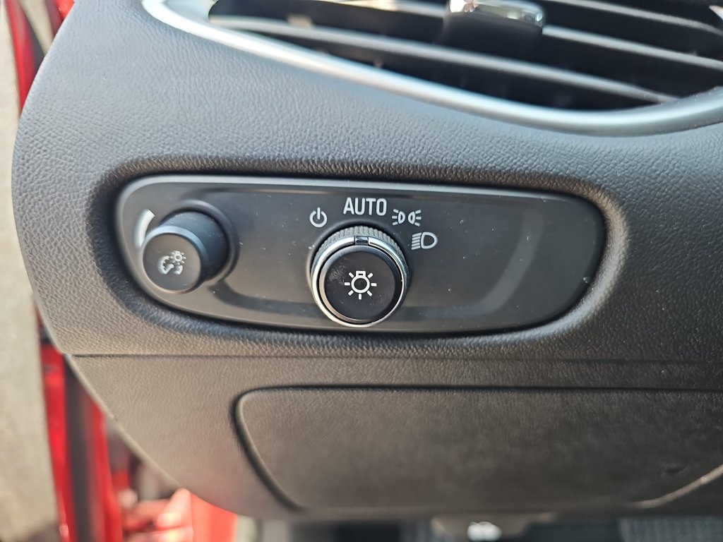 Used 2025 Chevrolet Malibu LT FWD image 24