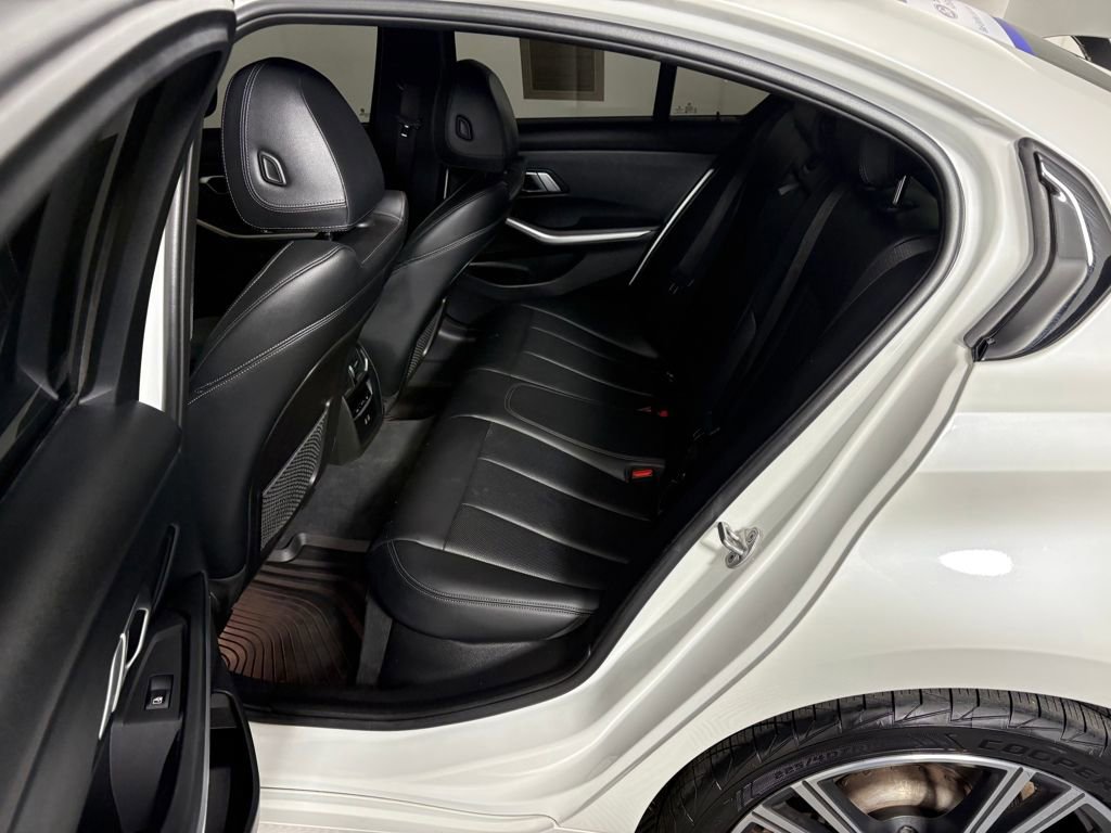 Used 2023 BMW 330i xDrive Sedan w/ Premium Package image 29