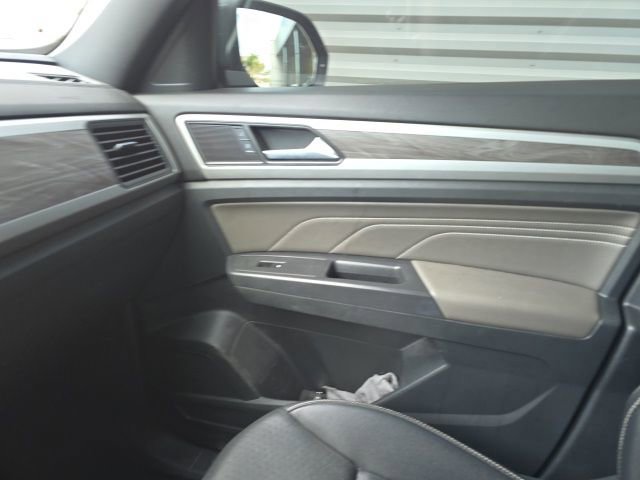 Used 2021 Volkswagen Atlas Cross Sport SE image 14