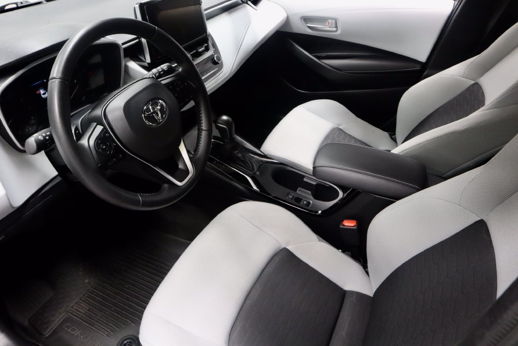 Used 2025 Toyota Corolla SE w/ SE Package FWD image 20